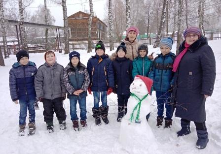 Зимние каникулы 2019-2020 учебный год - Снежные фигуры 2б и 3б классов