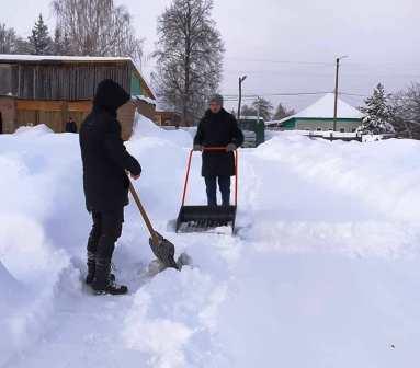 Школьная жизнь - Уборка снега на территории