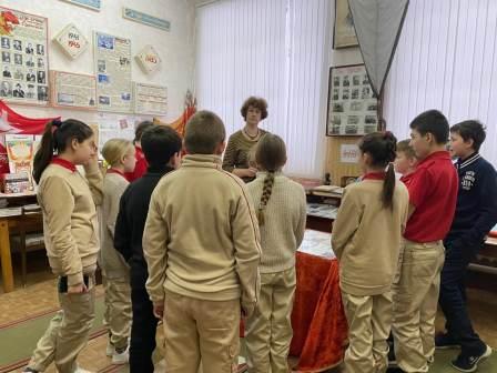 Школьная жизнь - День воинской славы России - урок с юнармейцами 5б класса