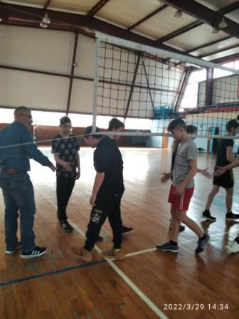 Физкультура и спорт - Соревнования по волейболу среди юношей
