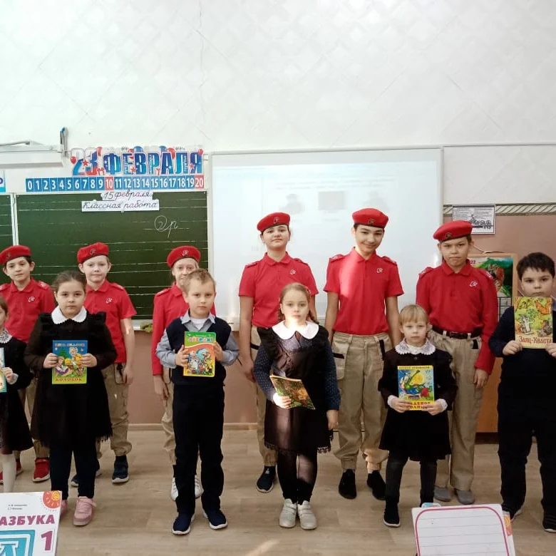 Интересно! - Юнармейцы 5б класса приняли участие в акции «День книгодарения»