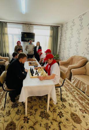 Школьная жизнь - Волонтёрская акция «Вместе играем в шахматы»